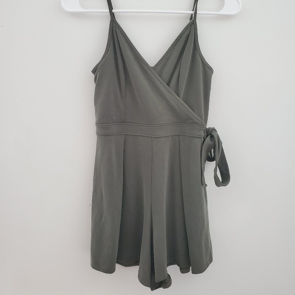 Abercrombde romper NWT green xs